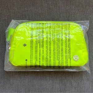 Lululemon Belt Bag 1L in Neo Mint